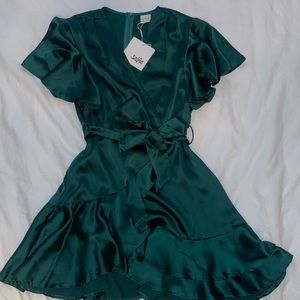 Emerald green faux wrap dress. Selfie Leslie